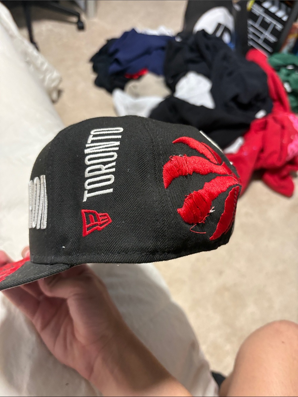 Toronto Raptors Black Red Embroidered Snapback Hat - Picture 4 of 5